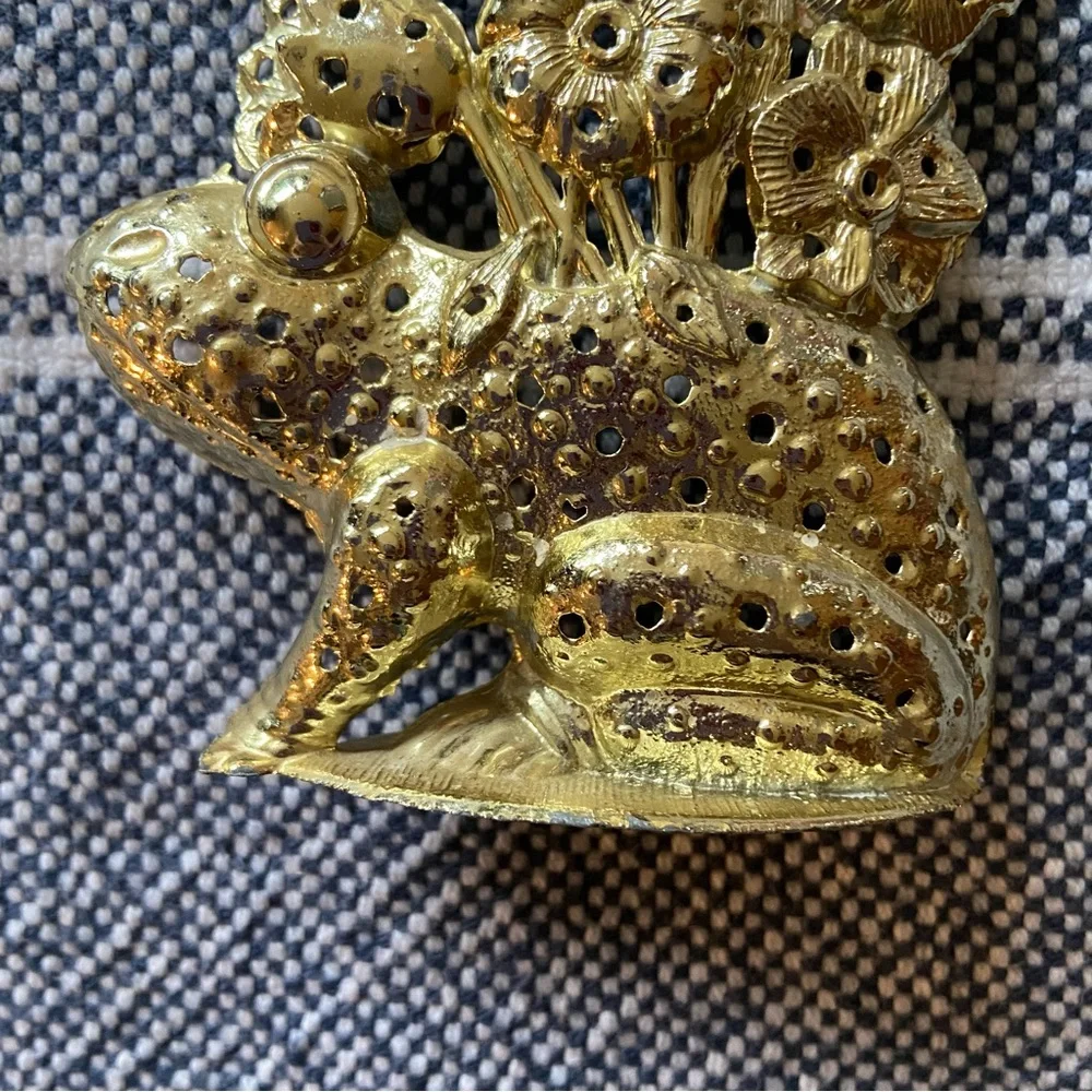 Vintage Torino frog floral gold tone jewelry earring holder
